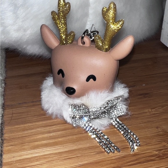 New bath and body works fluffy & rhinestone bling reindeer keychain w/pocket bac - Picture 8 of 16